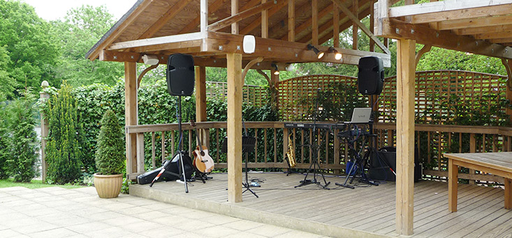 Singer and Musicians Wedding Equipment in Kent